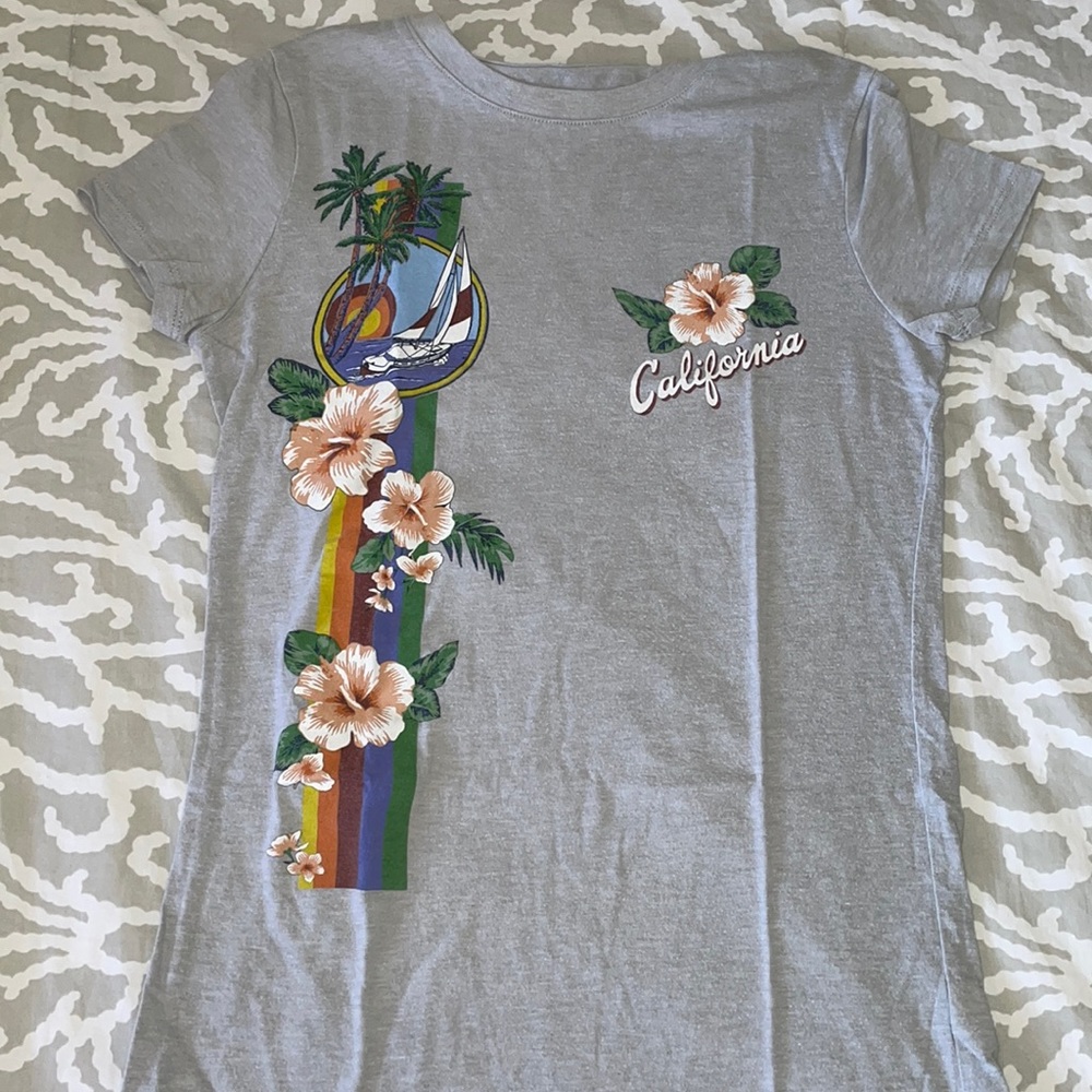 Two small shirts from Aèropstale one pink one gray